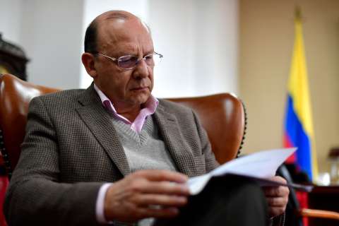 Hacienda se sienta con la banca en medio del pulso por las inversiones forzosas