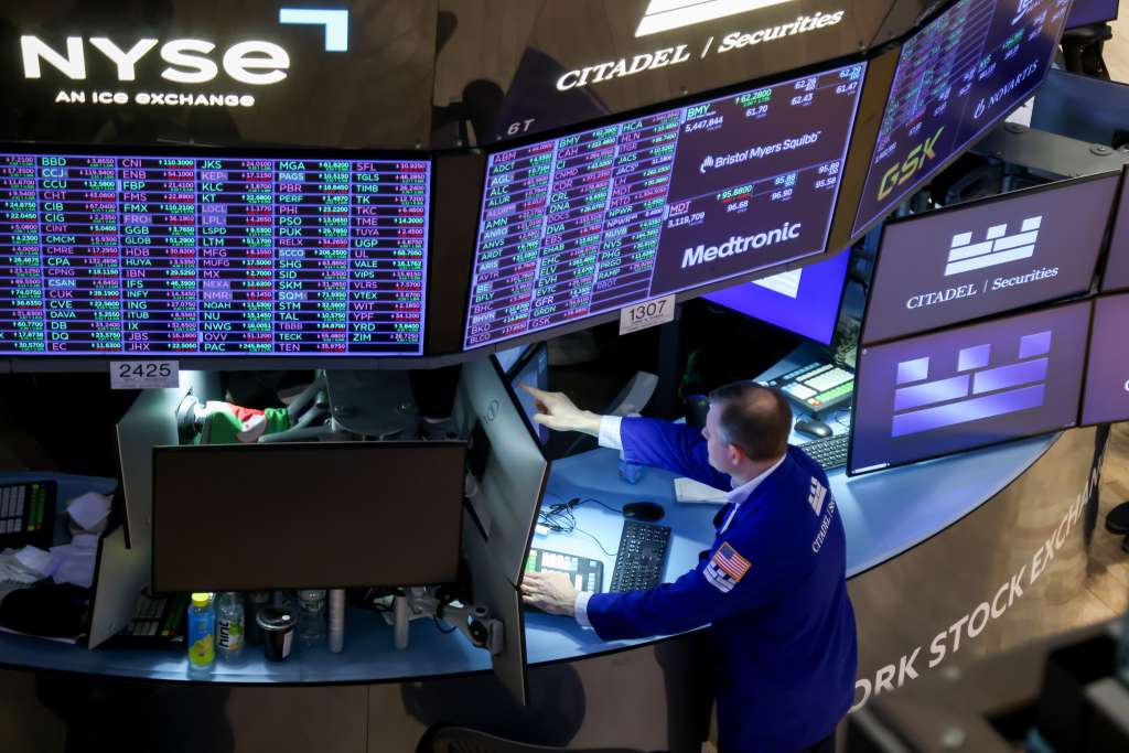 Las bolsas suben a medida que baja el precio del petróleo.