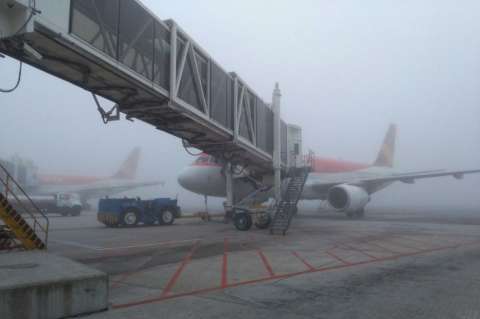 Demoras en 26 vuelos por cierre del aeropuerto José María Córdova