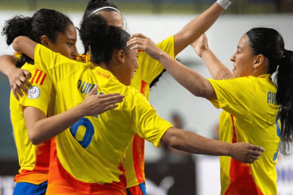 La selección sub-20 de futsal celebra su segunda victoria.