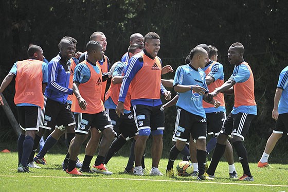 Millonarios combina fútbol con béisbol para buscar el punto invisible