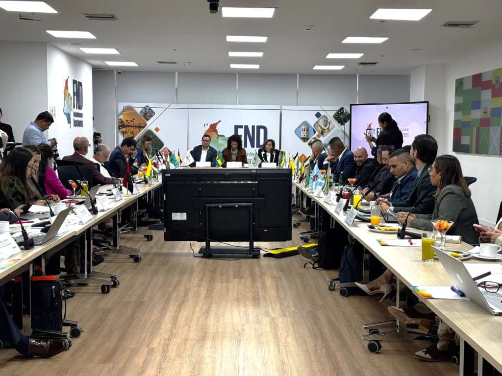 Reunión en la Federación Nacional de Departamentos entre varios gobernadores del país.