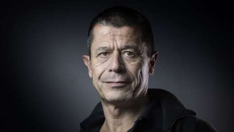Emmanuel Carrère: "Me preocupa más el futuro del periodismo que el de la novela"