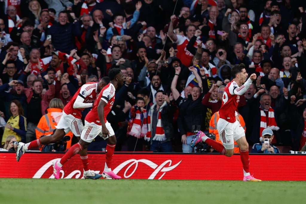 LONDON (United Kingdom), 18/05/2026.- Kai Havertz of Arsenal (R) celebrates scoring the 1-0 goal during the English Premier League match Arsenal FC against Burnley FC, in London, Britain, 18 May 2026. (Reino Unido, Londres) EFE/EPA/DAVID CLIFF EDITORIAL USE ONLY. No use with unauthorized audio, video, data, fixture lists, club/league logos, 'live' services or NFTs. Online in-match use limited to 120 images, no video emulation. No use in betting, games or single club/league/player publications.