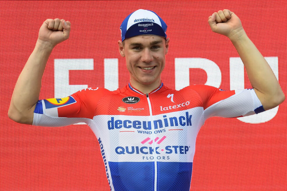 Jakobsen celebra tras ganar la cuarta etapa de la Vuelta a España. / AFP