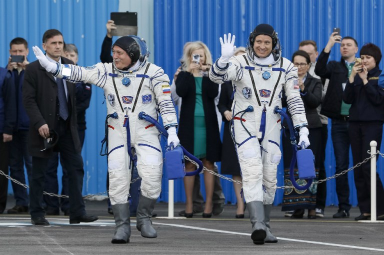 Presionan a la Nasa por retraso y costo elevado de nuevos trajes espaciales