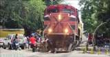 Hombre en silla de ruedas se salvó de ser atropellado por un tren