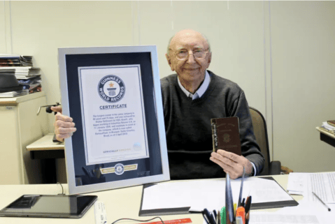 El brasileño que batió un récord Guinness por trabajar 84 años en la misma empresa