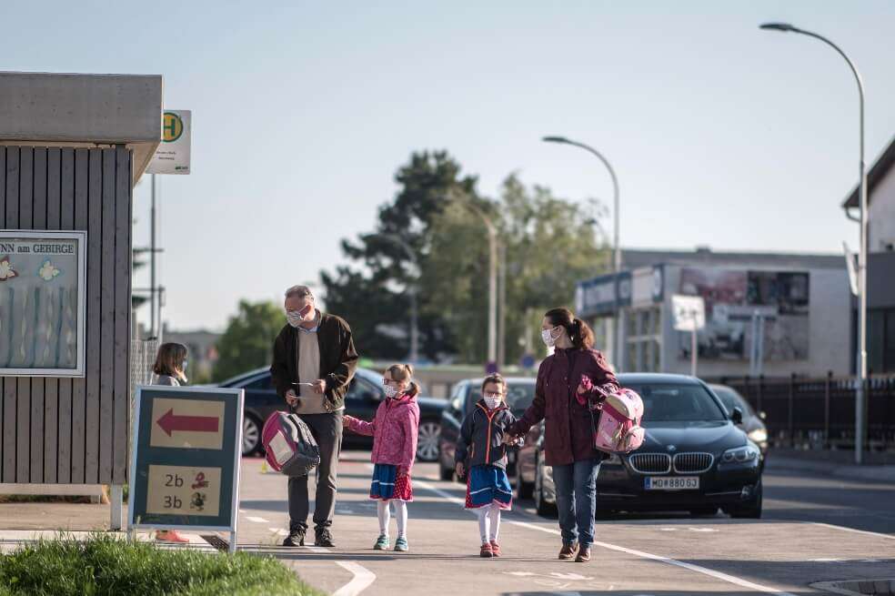 En Austria las medidas de aislamiento han comenzado a flexibilizarse y esta semana ya abrieron los colegios. / EFE