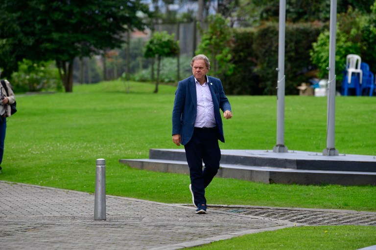 Un documento indica que Ramón Jesurun no puede ser reelegido como presidente de la FCF