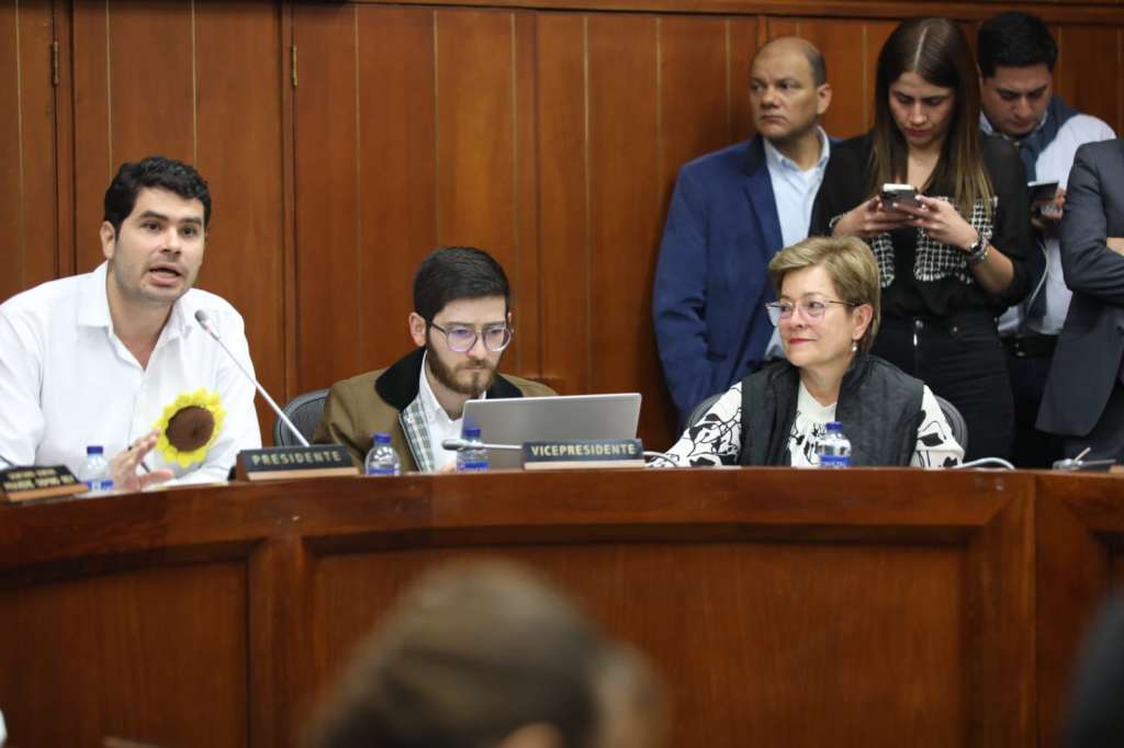 En la Comisión Séptima del Senado se discute la reforma pensional en primer debate.