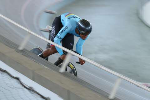 Kevin Quintero, campeón de keirin en la Copa del Mundo de ciclismo de pista