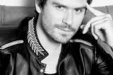 Un baterista hecho cantante