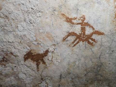 Hallaron en Indonesia la pintura rupestre más antigua: data de hace más de 67.000 años