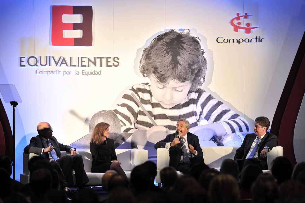 Mauricio Rodríguez, consejero de la Presidencia de la República; Emiliana Vegas Vicenti, jefa de la división de educación del BID; Guillermo Perry, investigador de la U. de los Andes, y Bruce Mac Master, presidente de la Andi. / David Campuzano