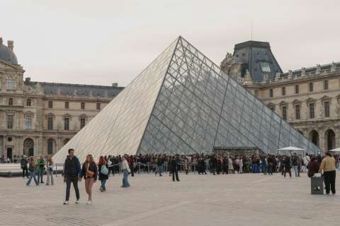Hallan ADN en objetos usados por los ladrones del Museo del Louvre