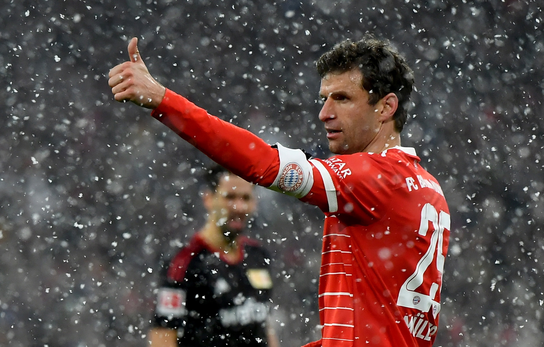 Munich (Germany), 26/02/2023.- Munich's Thomas Mueller reacts during the German Bundesliga soccer match between FC Bayern Munich and 1. FC Union Berlin in Munich, Germany, 26 February 2023. (Alemania) EFE/EPA/ANNA SZILAGYI CONDITIONS - ATTENTION: The DFL regulations prohibit any use of photographs as image sequences and/or quasi-video.