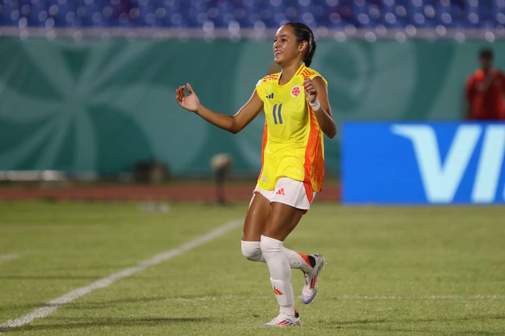 AME7997. SANTO DOMINGO (REPÚBLICA DOMINICANA), 16/10/2024.- Ella Martinez de Colombia celebra un gol ante Corea del Sur este miércoles, en un partido del Mundial femenino sub-17 en el estadio Olímpico Félix Sánchez de Santo Domingo (República Dominicana). EFE/Orlando Barría