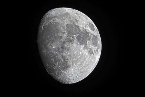 Rocas de la cara oculta de la Luna provienen de lava de hace 2.830 millones de años