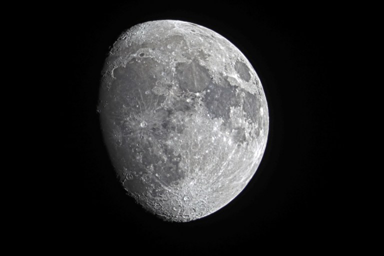 Rocas de la cara oculta de la Luna provienen de lava de hace 2.830 millones de años