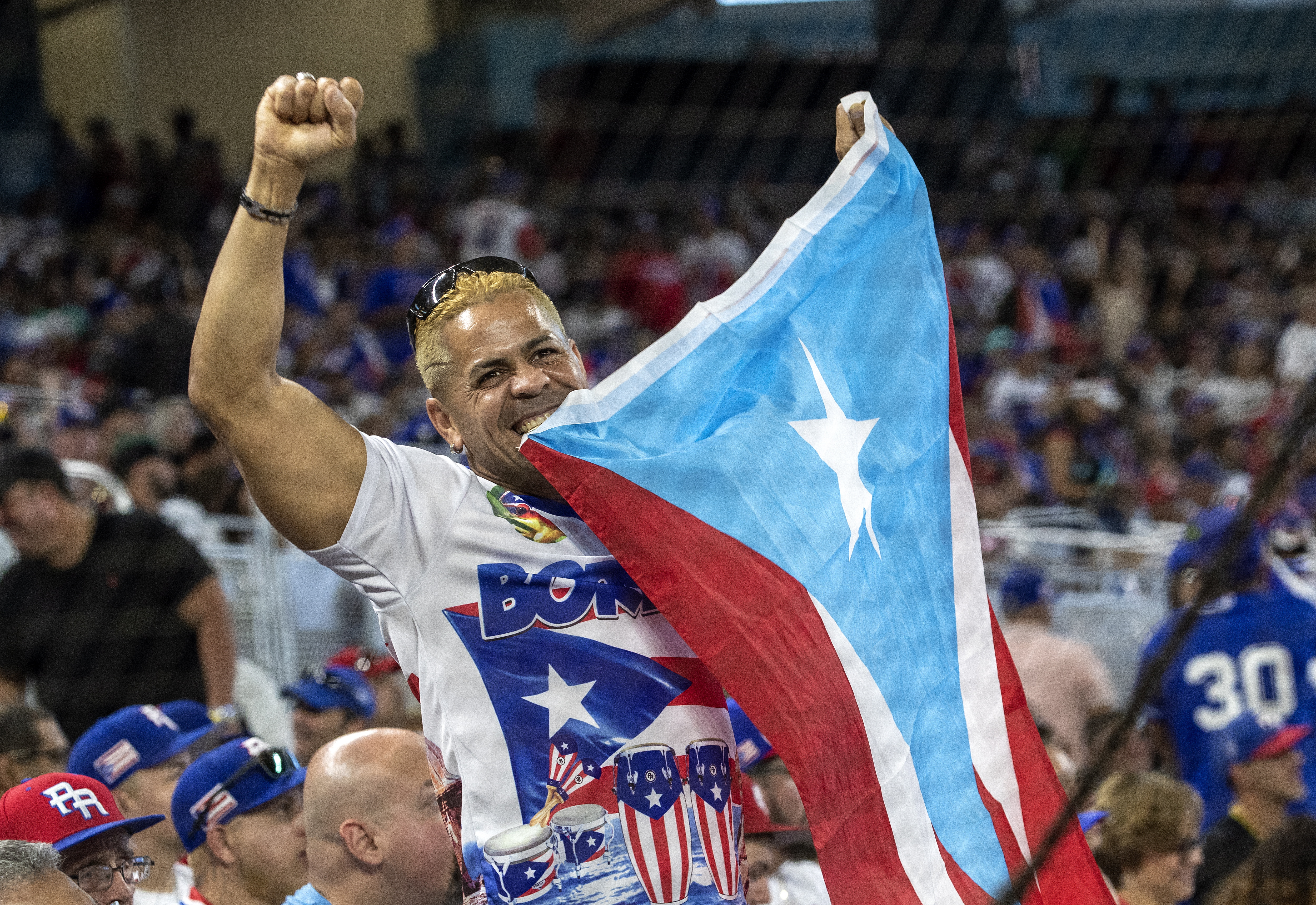 Miami (United States), 11/03/2023.- Fans react during the 2023 World Baseball Classic Pool D match between Nicaragua and Puerto Rico at loanDepot park baseball stadium in Miami, Florida, USA, 11 March 2023. (Estados Unidos) EFE/EPA/CRISTOBAL HERRERA-ULASHKEVICH