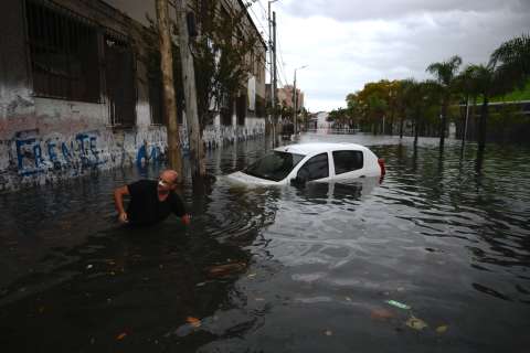 Argentina: un muerto durante la tormenta eléctrica que inundó Buenos Aires