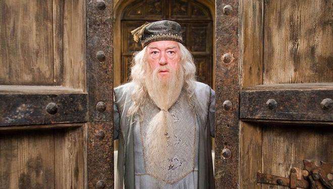 En medio siglo de carrera, Gambon ganó cinco Baftas y encarnó al director de la escuela de brujos de Harry Poter.