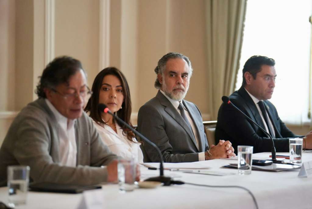 El presidente Gustavo Petro presidió la reunión. Junto a él, la directora del Dapre, Nhora Mondragón; el ministro del Interior, Armando Benedetti; y el presidente del Consejo Nacional Electoral, Cristian Quiroz.