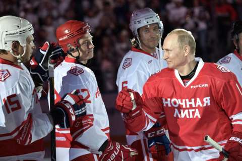 Putin descresta de nuevo con su habilidad en el hockey
