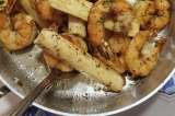 Receta para preparar langostinos salteados al ajo y mantequilla, con palmitos del Putumayo