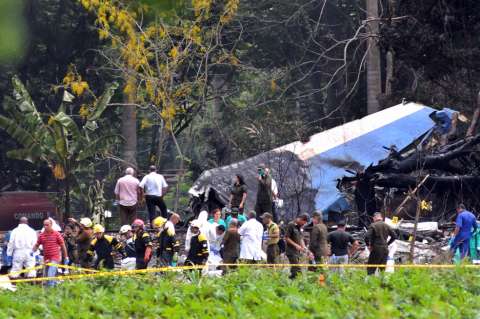 Sube a 110 cifra de muertos en accidente aéreo en Cuba