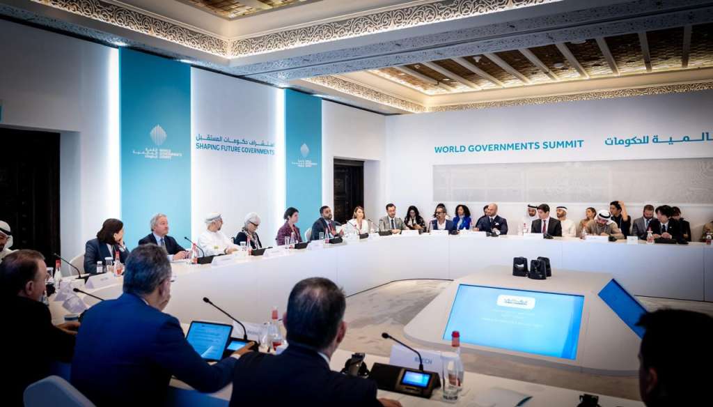 Encuentro entre los representantes de las familias colombianas y las emiratíes.