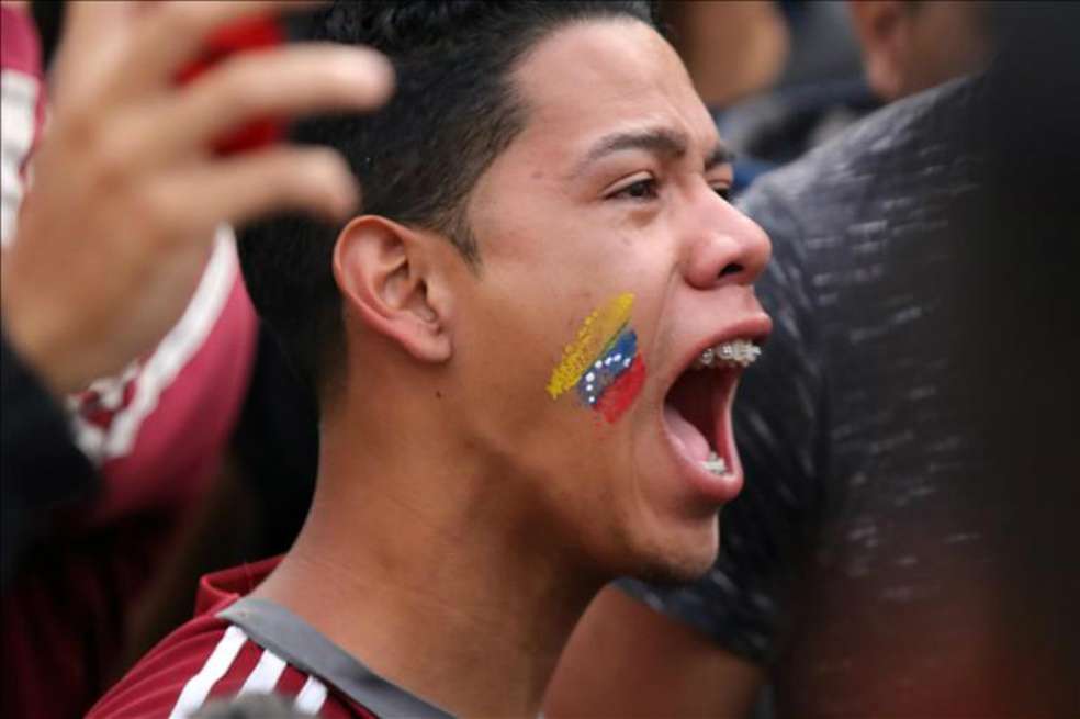 Un venezolano durante una marcha en apoyo a la oposición. / Agencia Anadolu