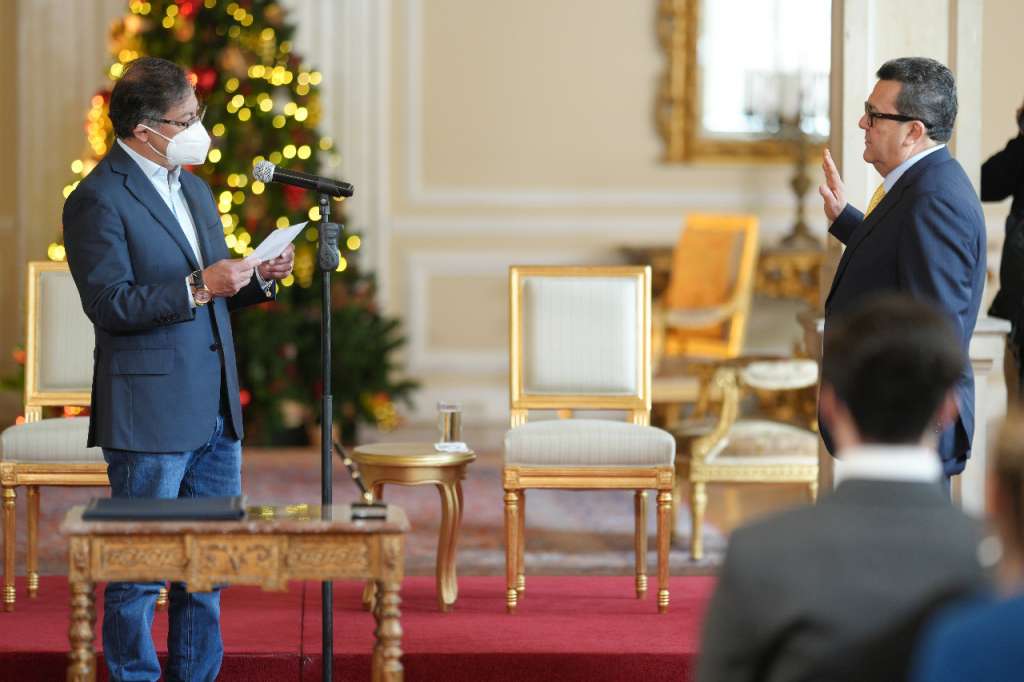 El presidente Gustavo Petro posesionando a Jaime Dussan como nuevo presidente de Colpensione