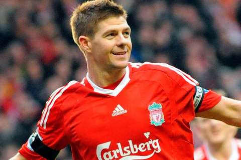 Gerrard da el triunfo al Liverpool y hunde al Aston Villa