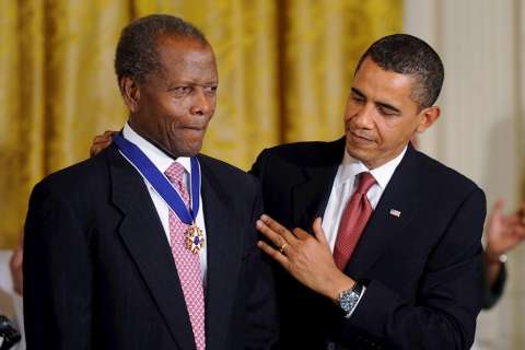 Muere Sidney Poitier, primer afroamericano en ganar un Oscar como mejor actor
