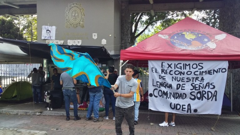 Las conquistas de la comunidad sorda en Medellín