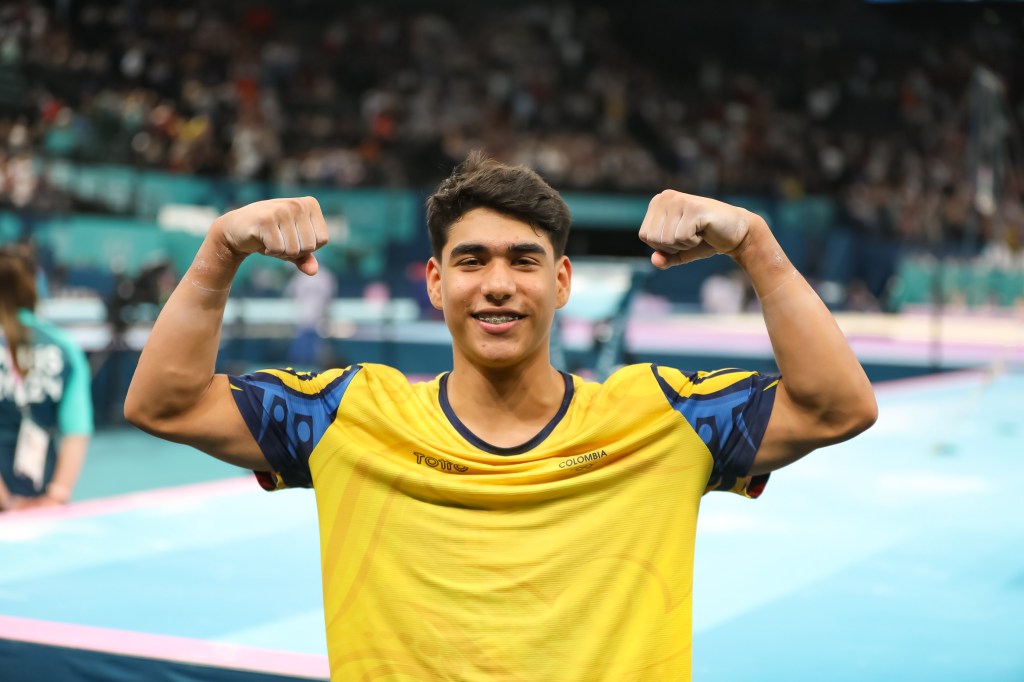 El gimnasta colombiano Ángel Barajas, medallista en la barra fija en los Juegos Olímpicos de París 2024.