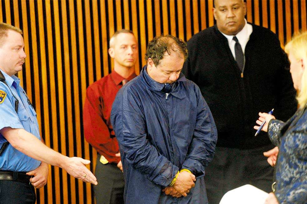 Ariel Castro espera para su comparecencia en la Corte Municipal de Cleveland. / AFP