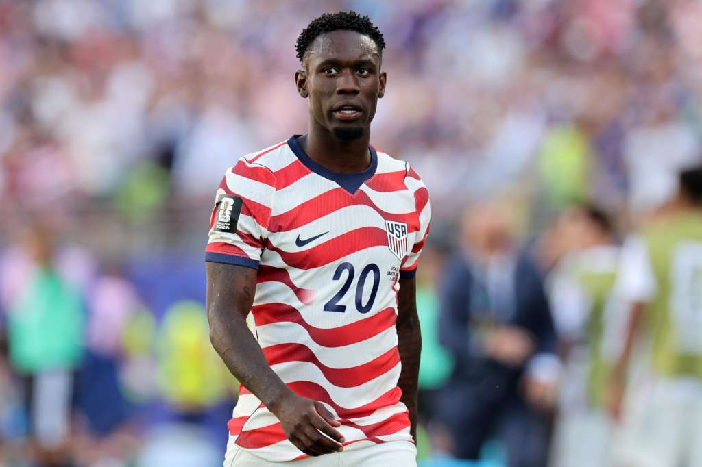SANTA CLARA (United States), 01/07/2026.- Folarin Balogun of USA leaves the pitch after receiving a red card during the FIFA World Cup 2026 Round of 32 match USA against Bosnia and Herzegovina, in San Francisco, Califronia, USA, 01 July 2026. (Bosnia-Herzegovina) EFE/EPA/BENJAMIN FANJOY