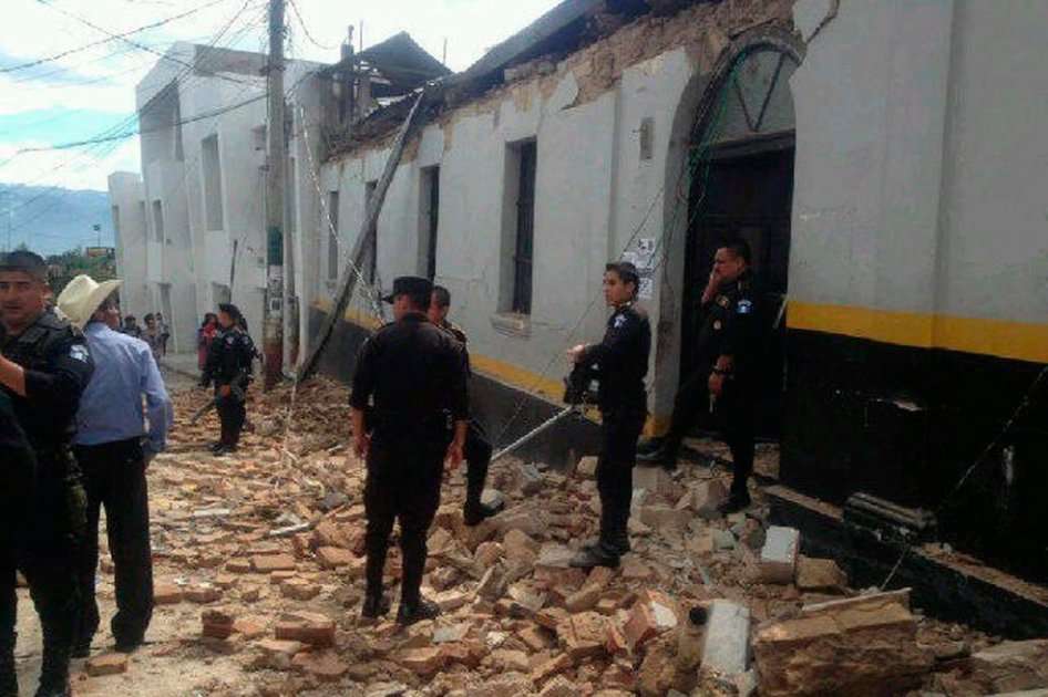 Daños dejados por el sismo de 7,2 en la escala abierta de Richter. Foto: EFE