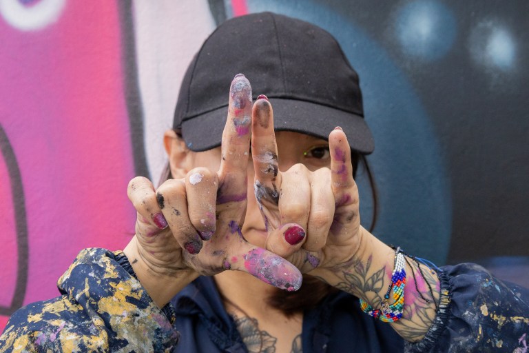 Lu Rossi, la única grafitera sorda en Colombia