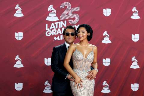 Ángela Aguilar protagonizó incómodo momento con Nodal en los Latin Grammy