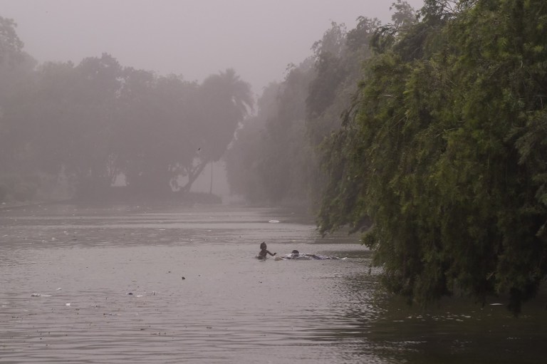 Más de 120 muertes dejan tormentas de arena en India