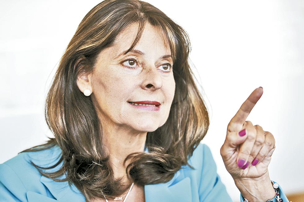Para Ramírez, la única forma de sacar el país adelante es a través de la política, la cual a veces hay que hacerla como un loto: desde el barro. / El Espectador