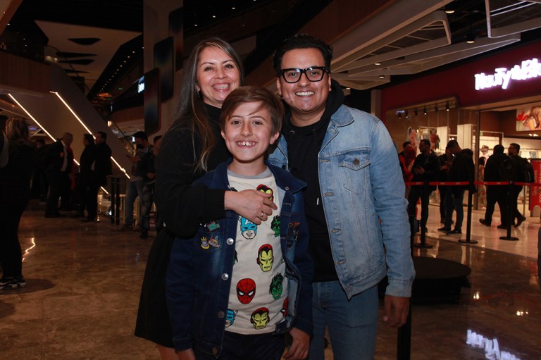 Fredy Beltrán, Milena Pinzón y Matías Beltran. Película Doctor Strange en el Multiverso de la Locura