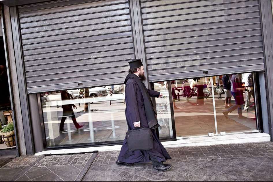 En las principales calles de Atenas hay tranqulidad. Los griegos asumen con calma la crisis que atraviesa el país. / AFP