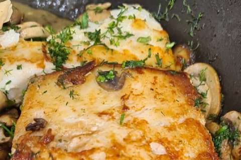 Receta para preparar corvina con mantequilla, cilantro y hongos