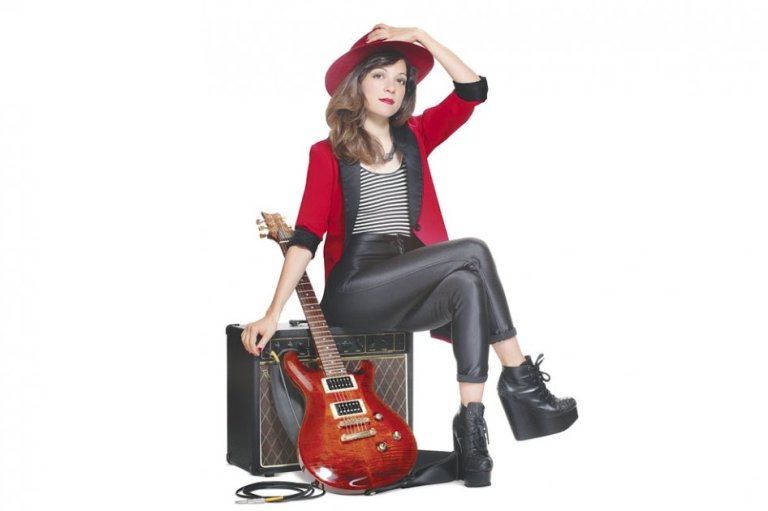 Natalia Lafourcade pierde su privacidad en televisión