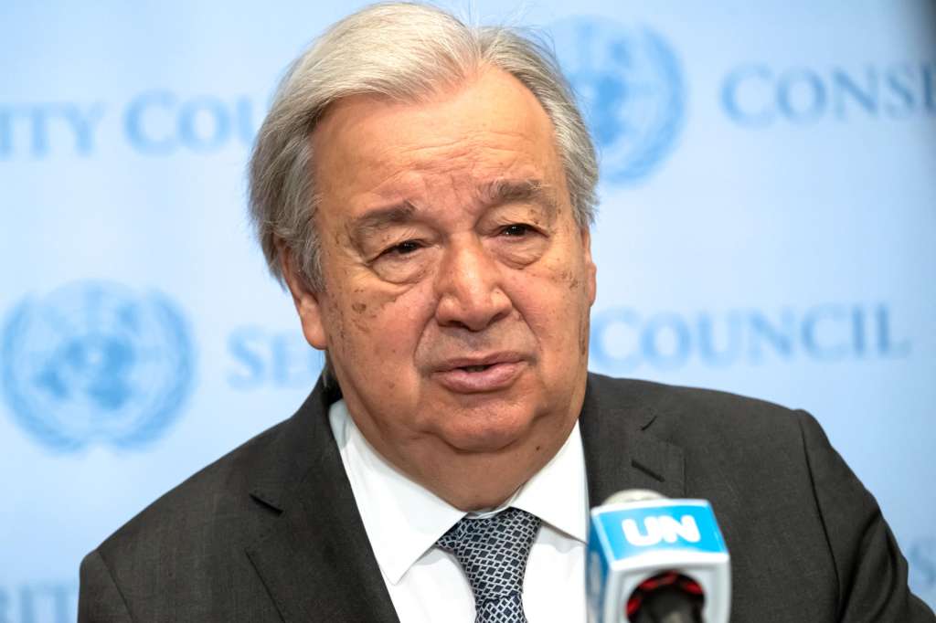 USA2006. NACIONES UNIDAS (ESTADOS UNIDOS), 21/04/2025.- Fotografía cedida por la ONU donde aparece su secretario general, António Guterres, informando sobre el fallecimiento del papa Francisco durante una rueda de prensa este lunes, en Nueva York (Estados Unidos). Guterres lamentó la muerte del papa Francisco y dijo que "deja un legado de fe, servicio y compasión por todos, especialmente los marginados de la vida y los que quedan atrapados en el horror de los conflictos". EFE/ Mark Garten/ ONU /SOLO USO EDITORIAL/SOLO DISPONIBLE PARA ILUSTRAR LA NOTICIA QUE ACOMPAÑA (CRÉDITO OBLIGATORIO) NO VENTAS
